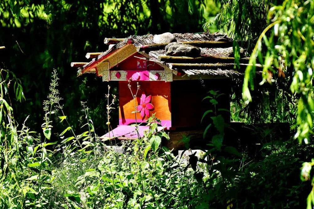 bee hotel house