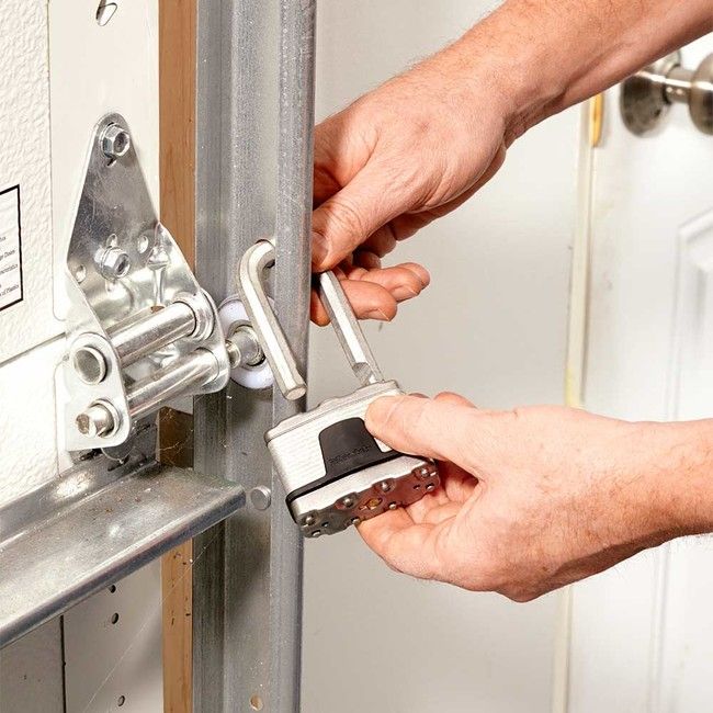 garage-door-security-padlock