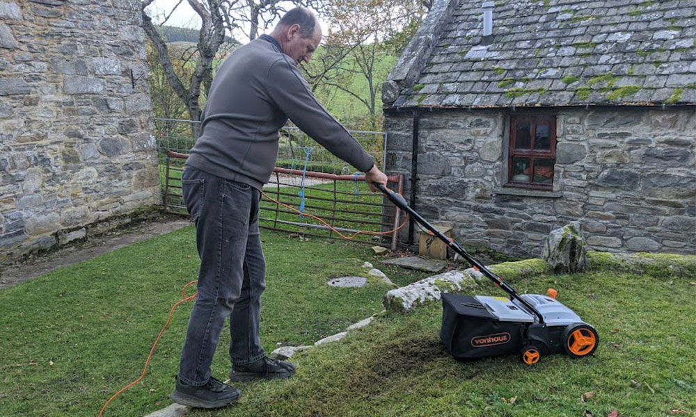 How to Use a Lawn Scarifier