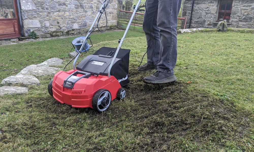 when to scarify your lawn